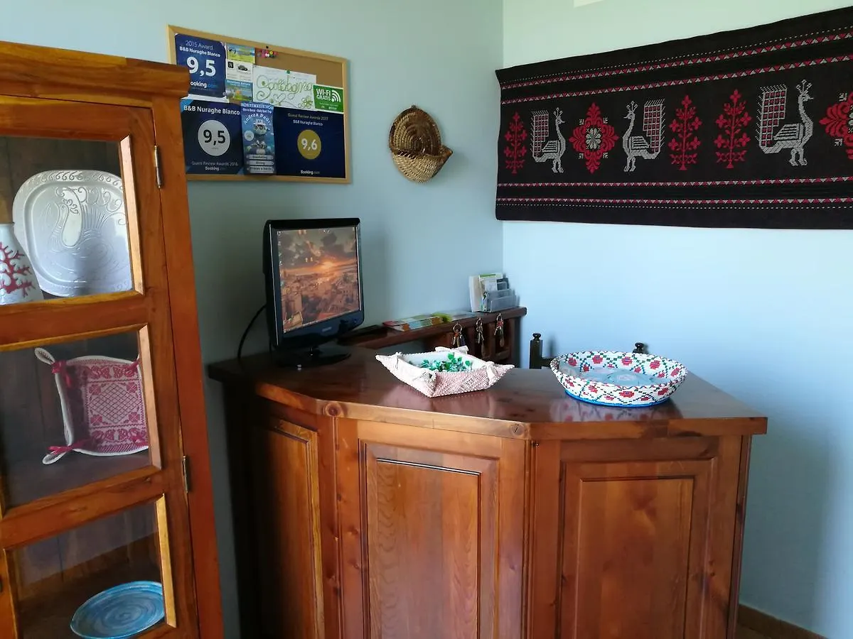 Nocleg ze śniadaniem Bed and Breakfast Nuraghe Bianco Santa Maria la Palma